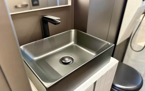 Pershing-GTX70-Review-VIP-ensuite-sink