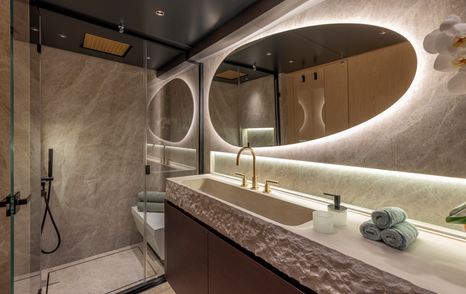 Motor yacht Arcadia A96 bathroom