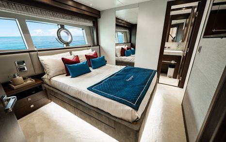 Motor yacht Mandala's guest cabin