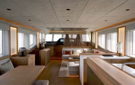 Seaver yacht main saloon