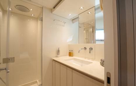 Sanlorenzo-SX76-Review-owner-cabin-ensuite