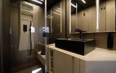 Pershing-GTX70-Review-owner-ensuite-sink-shower