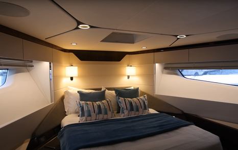 fairline-squadron-58-VIP-cabin