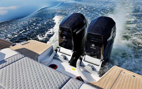 Wind Boats' SR40's outboard engines