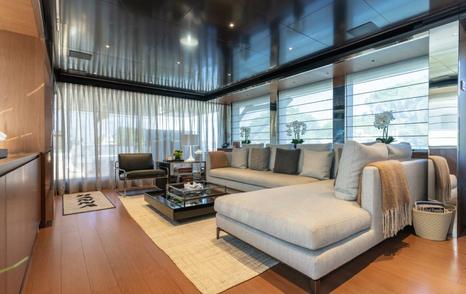 Motor yacht Beyond Beyond main saloon l-shaped sofa