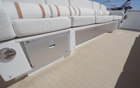 Pardo-E72-Review-foredeck-cooling-space