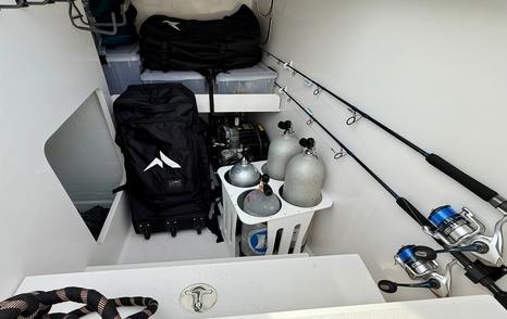 Horizon-PC60-foredeck-storage