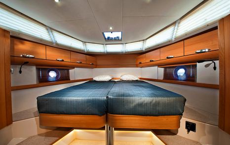 Greenline-40-owner-cabin-double