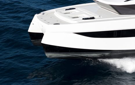 Sunreef-Ultima-55-Review-twin-hulls-close