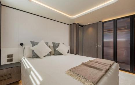 50m Benetti motor yacht Inari guest cabin with double bed 