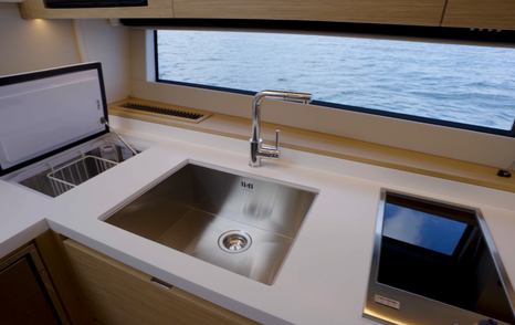 Pardo-GT52-galley