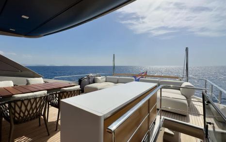Motor yacht Judy's upper deck seating