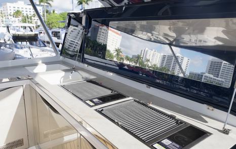 Flybridge wet bar and cooking station aboard the Galeon 620 Fly.