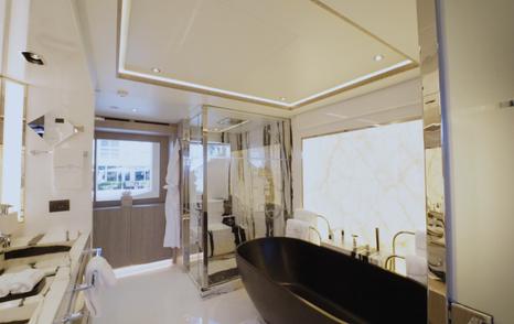 Gulf-Craft-Majesty-140-Review-owner-ensuite