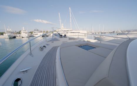 Fleming-60-foredeck-sun-pads