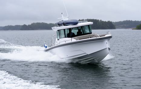 Axopar-29-XC-Cross-Cabin-Review-running-bow