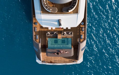 Tankoa-S701-Casino-Royale-aft-deck-overhead