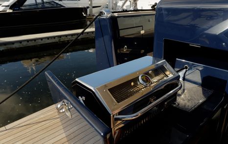 Palm-Beach-PB85-Sedan-Review-pull-out-bbq