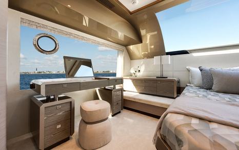 Ocean Alexander 28E motor yacht master cabin with vanity 