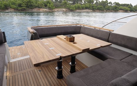 Marex-390-Review-cockpit-seating