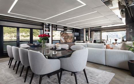 Superyacht Gisa main saloon dining table 