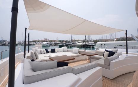 Custom-Line-Navetta-42-Review-foredeck