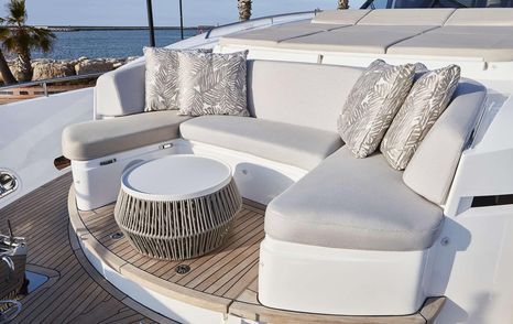 Motor yacht Ghost's foredeck seating