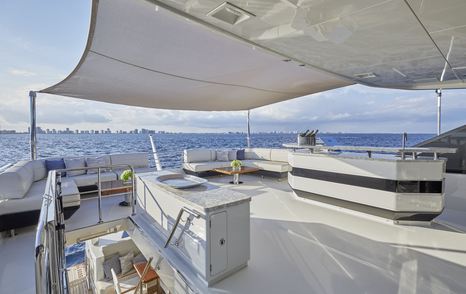 Ocean Alexander 90R upper deck