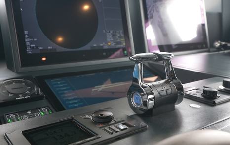 Custom-Line-Navetta-42-Review-throttle