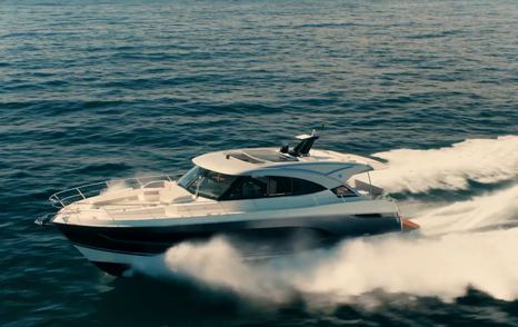 Riviera 5600 Sport Platinum Edition underway at cruising speed