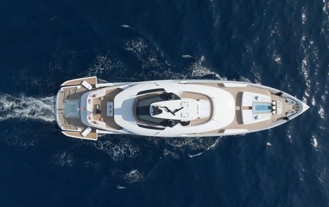 Columbus-Atlantique-43MT-Frette-Review-overhead