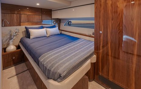 Riviera-6800-Sport-Yacht-Platinum-double-cabin-setup