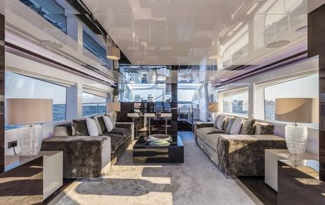 interior salon monohull yacht