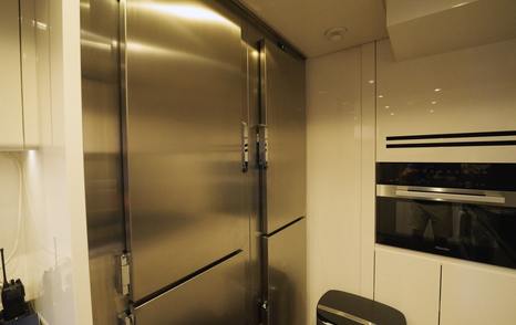Mangusta-GranSport-54-Review-galley-fridge-freezer-oven