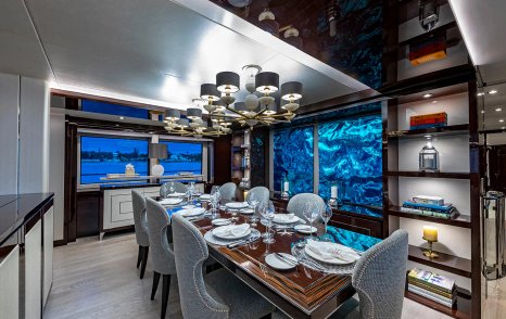 Superyacht TC's dining table 