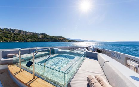 Tankoa superyacht Kinda foredeck pool 