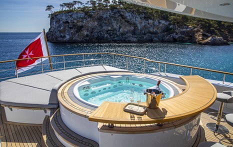 Superyacht Delta One's sundeck jacuzzi