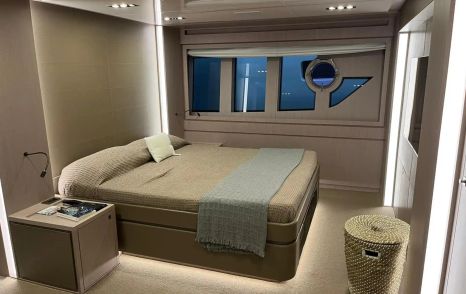 Riva motor yacht Speedy Bear master cabin with windows 