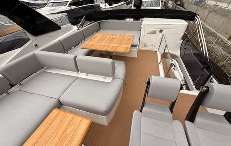 Sunseeker-75-Sport-Yacht-Review-sportsbridge-aft-view