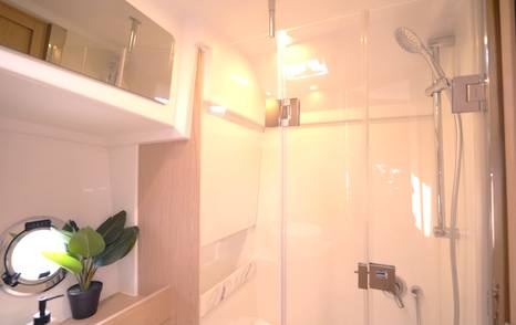 Separate shower cubicle in the Beneteau Swift Trawler 37 Fly bathroom