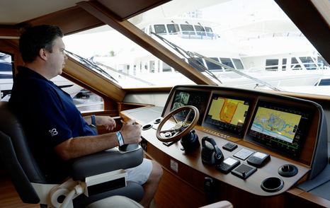 Palm-Beach-PB85-Sedan-Review-jack-haines-helm-station