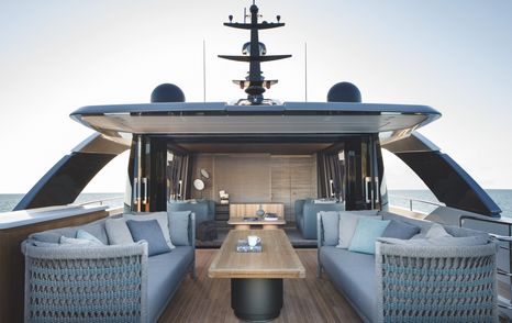 The Sanlorenzo SD96 flybridge features free-standing furniture and large tables for relaxation