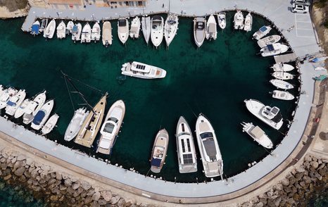 Aiata-Wayfinder-38-Suntop-Review-aerial-view-in-marina
