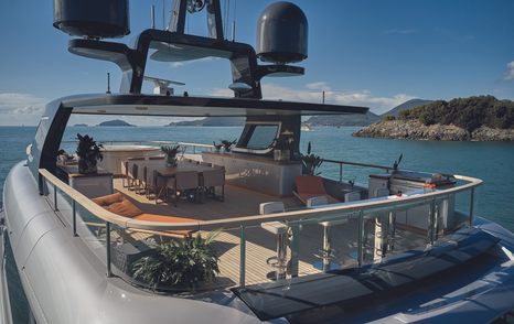 Benetti Oasis 40M upper aft deck