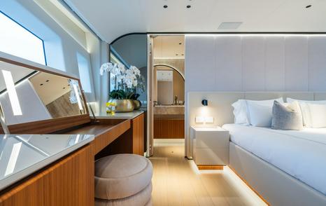 Motor Yacht Jacqpot master cabin vanity area