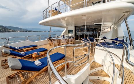Superyacht Sea Blue'Z bridge aft deck sun loungers