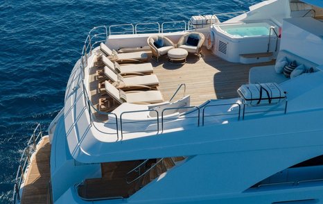 Serenity sundeck with sun beds and jacuzzi 