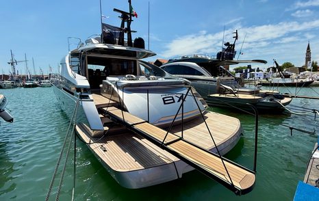 Pershing-8X-Review-passerelle
