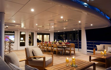 Galene flybridge with dining area