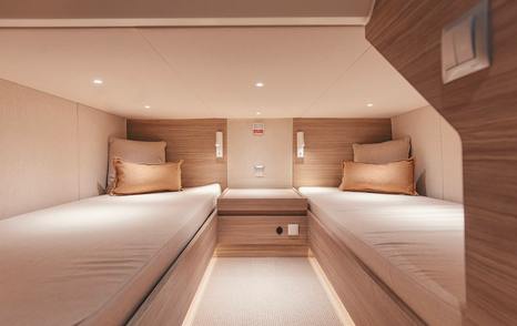 Saxdor 460 GTS cabin with twin beds 